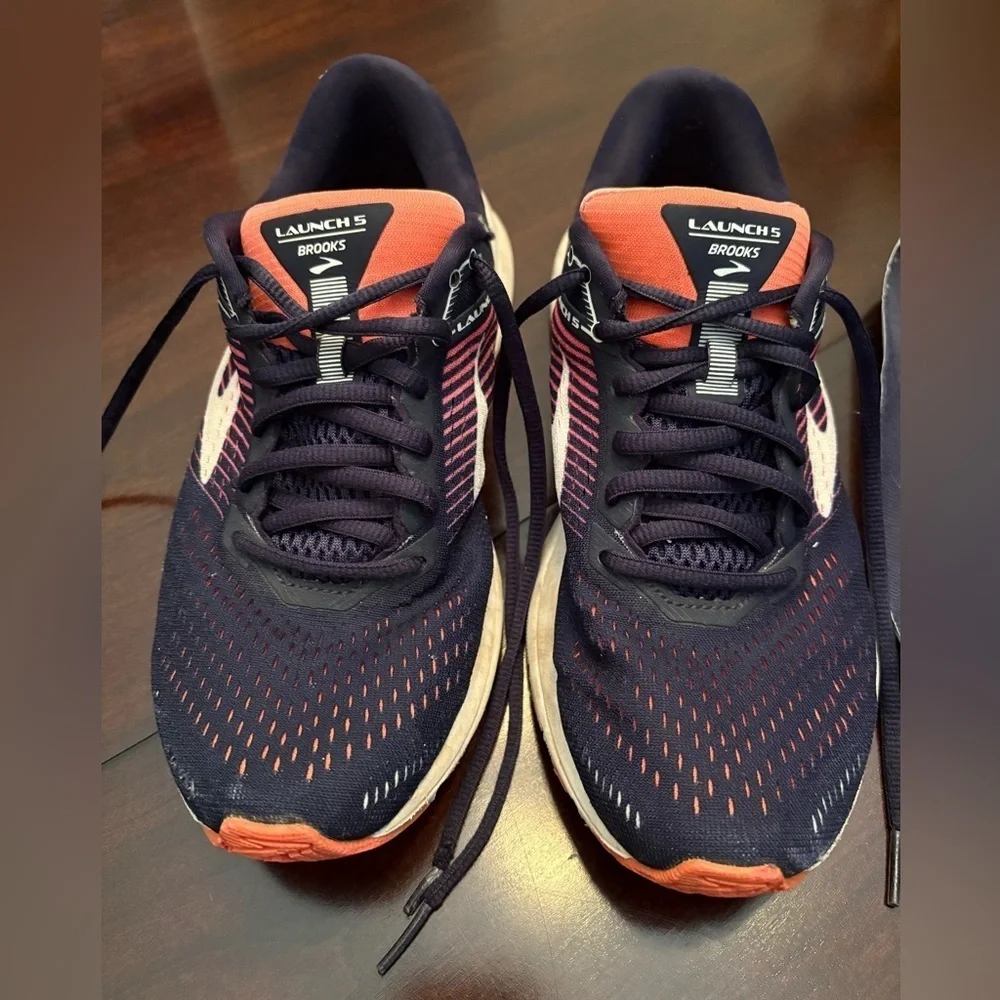 BROOKS LAUNCH 5 RUNNING SHOES SIZE 8